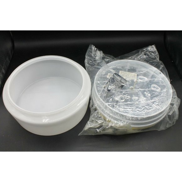 New Lightcraft Ceiling Light Fixture 7208 White Glass & Finish 8 1/2" x 5 1/2" - Picture 1 of 8